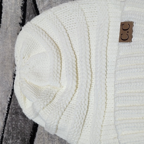 C.C IVORY CLASSIC CABLE-KNIT WINTER BEANIE HAT - Picture 3 of 8